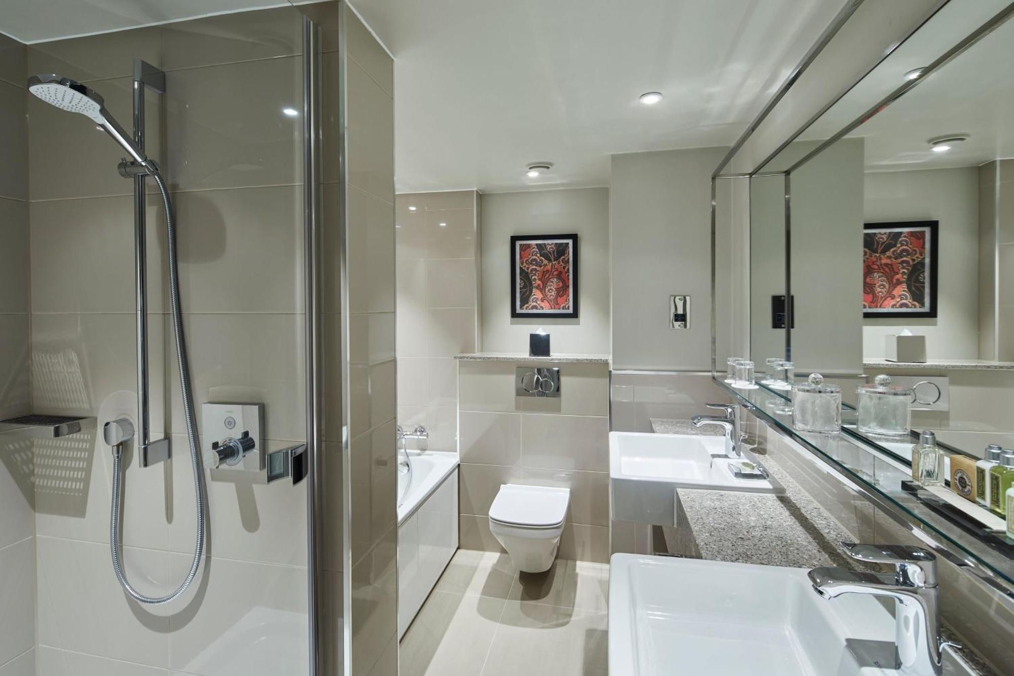 Suite Executive Lounge Access